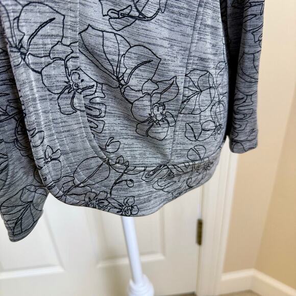 Chico's Travelers Grey Floral Open Cardigan Size 2 Mandarin Collar - Picture 3 of 8